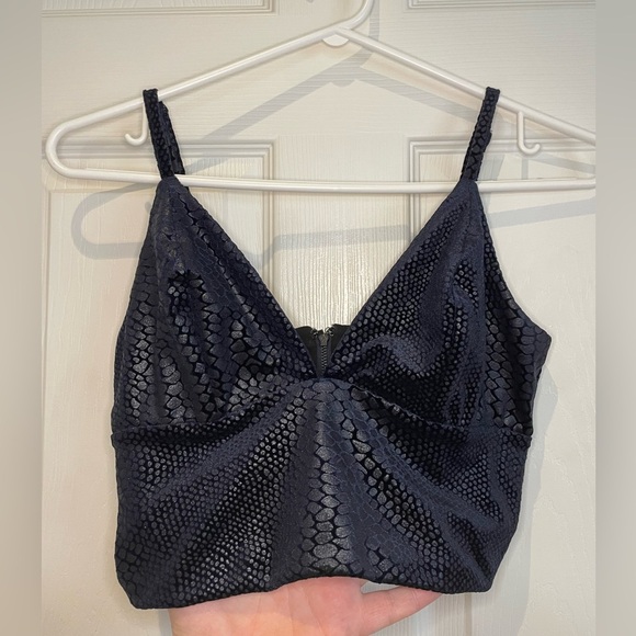 GUESS croptop shirt / bralette - Picture 2 of 4